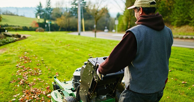 landscaper-mowing-lawn